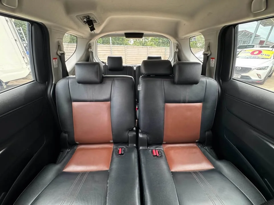 2017 Toyota Sienta II 2