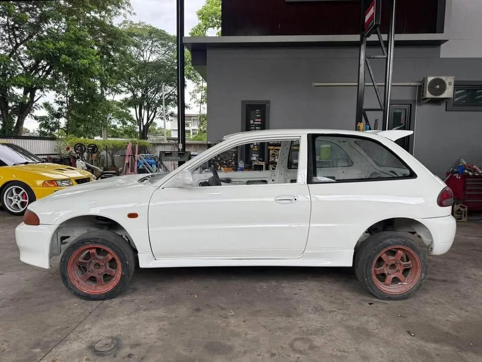 1996 Mitsubishi Colt III 3
