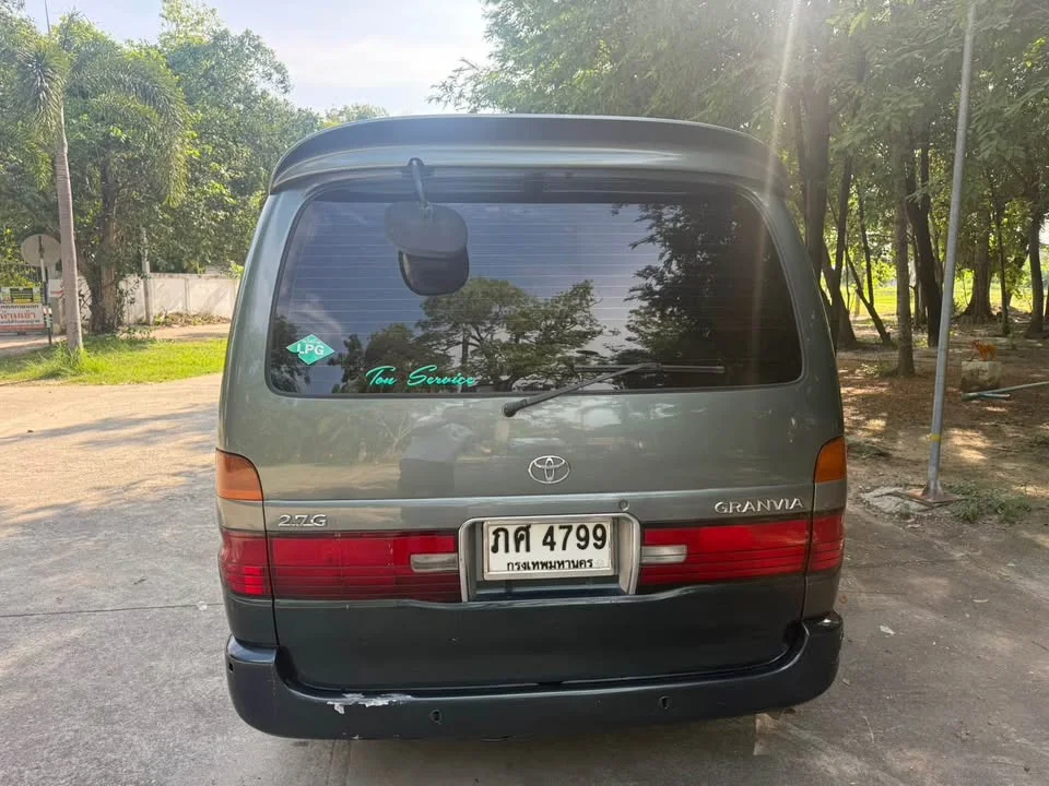 2004 Toyota Granvia H100 3
