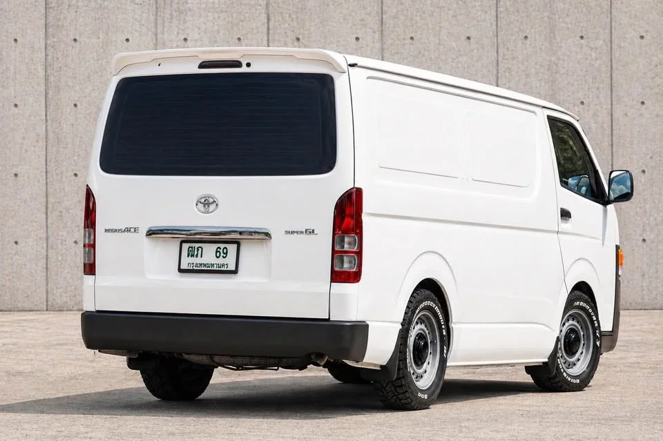 2005 Toyota HiAce V (H200) 2