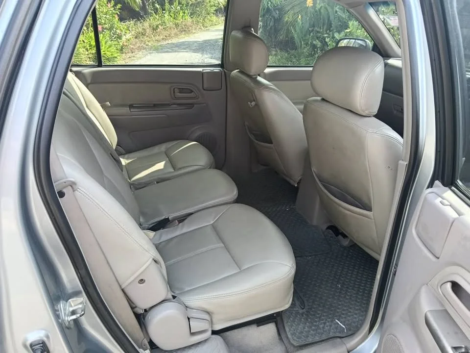 2005 Isuzu MU-7 3