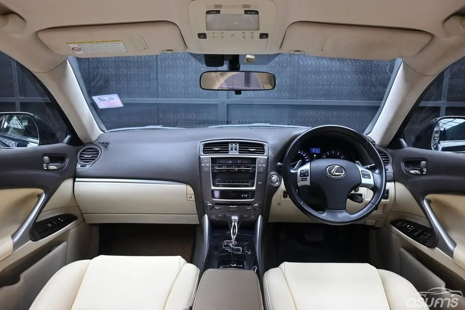 2011 Lexus IS II 2