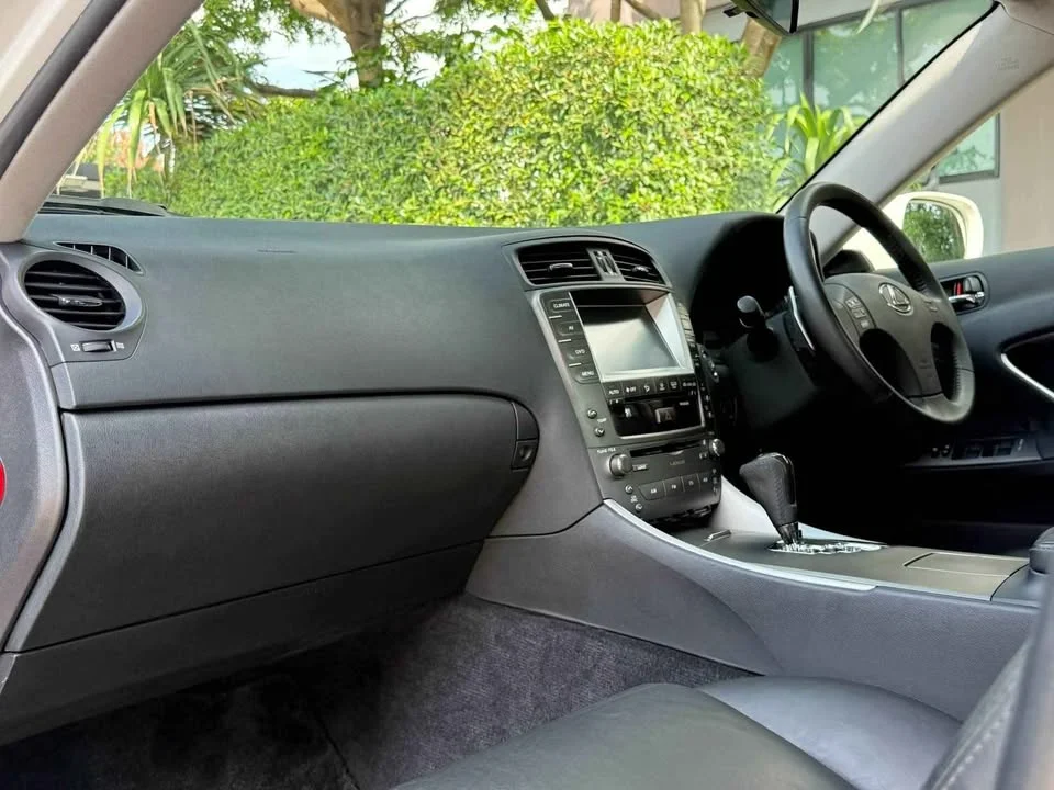 2011 Lexus IS II 3