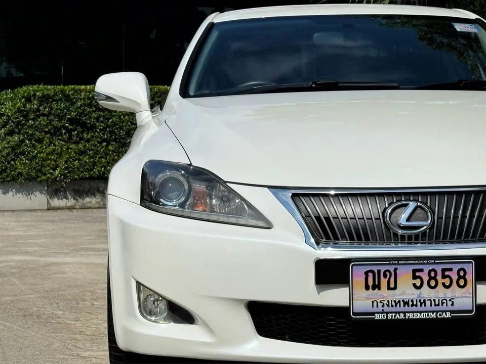 2011 Lexus IS II 2