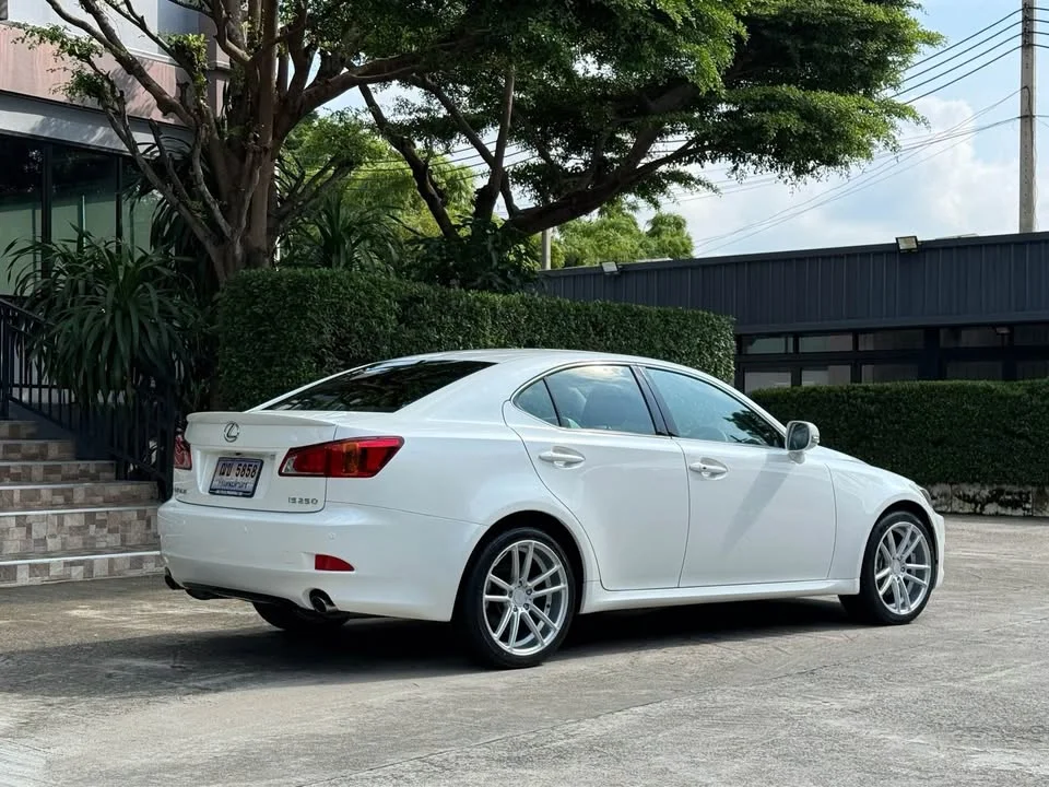 2011 Lexus IS II 3