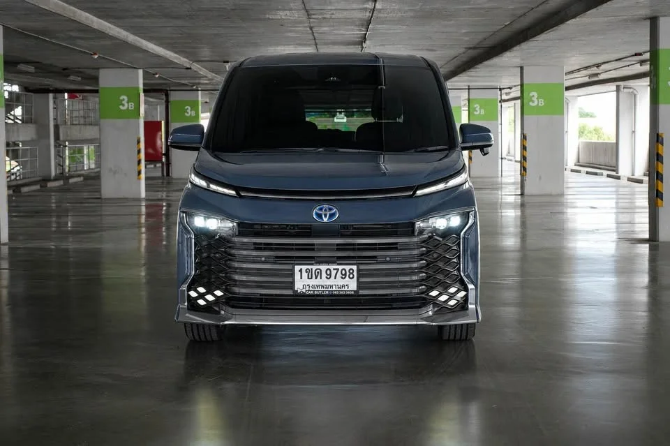 2022 Toyota Voxy IV 2