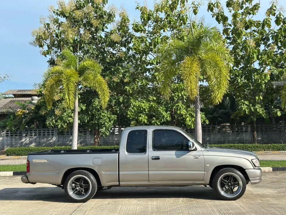2004 Toyota Hilux Tiger VI 2