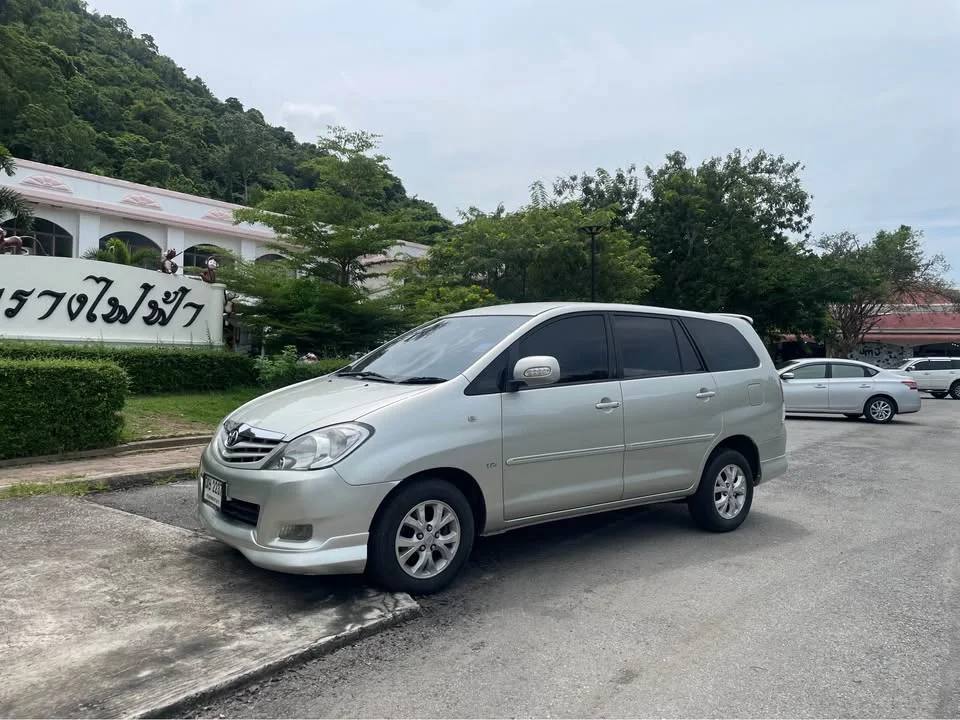 2009 Toyota Innova I 2