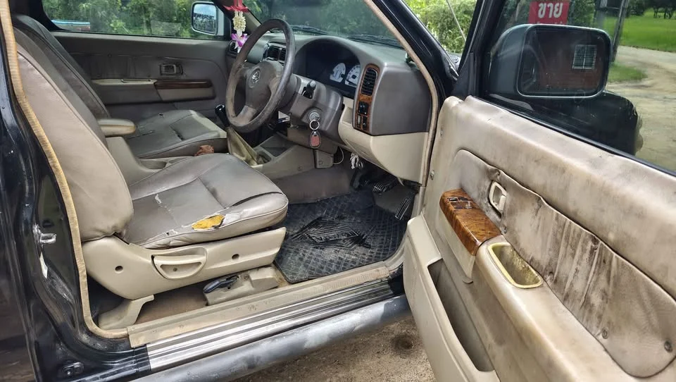 1999 Nissan Frontier I 2