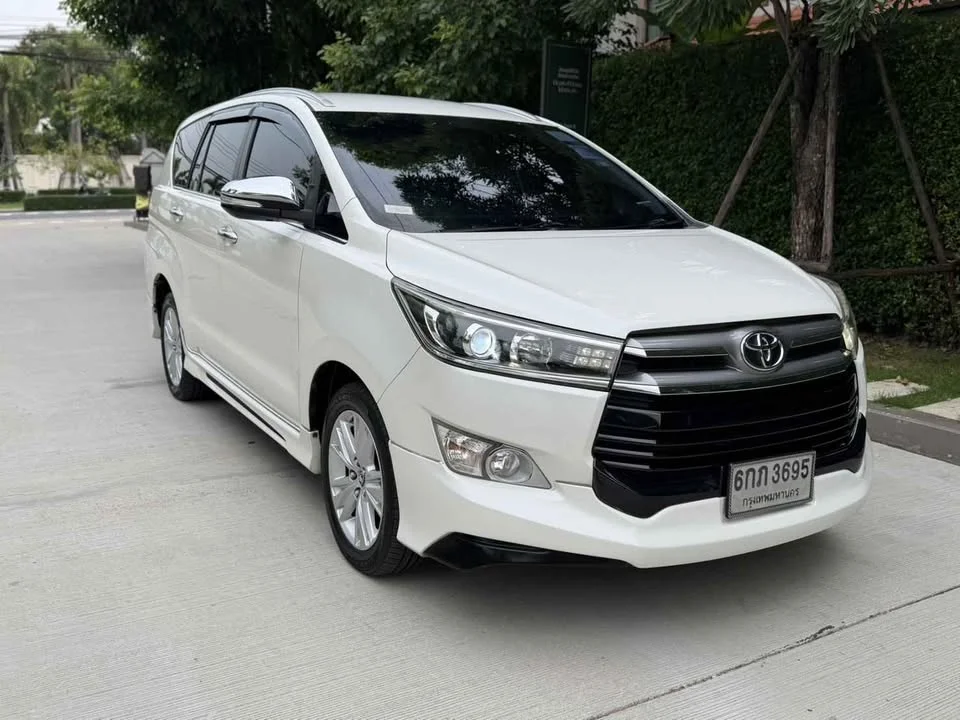 2017 Toyota Innova II 2
