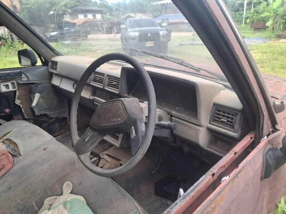 Toyota Hilux Mighty-X V 3