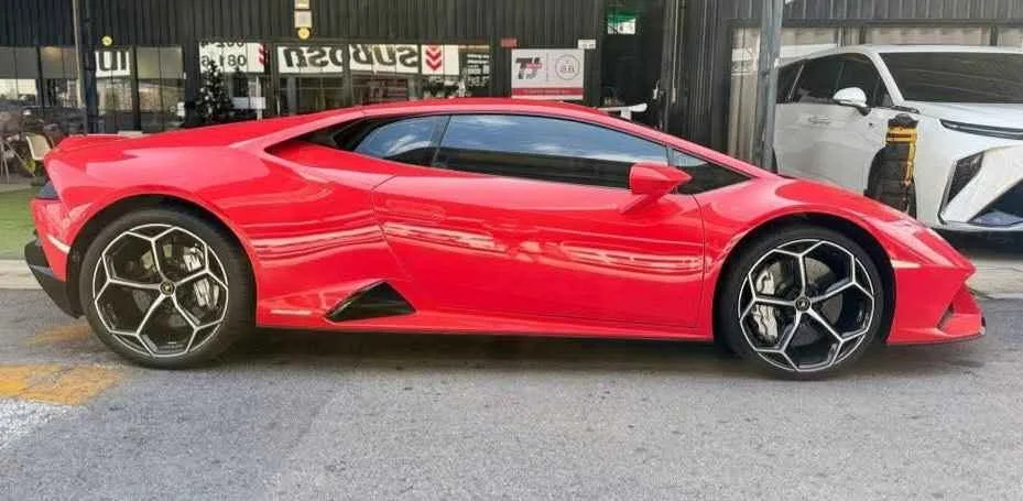 2021 Lamborghini Huracan 2