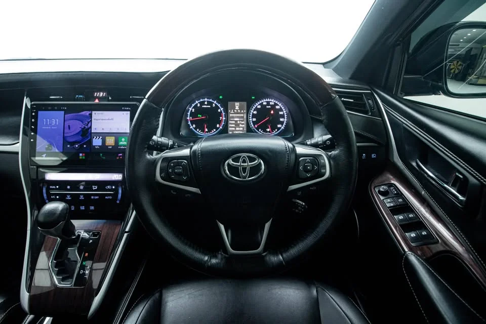 2015 Toyota Harrier III 3