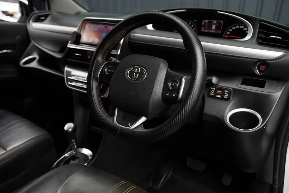 2017 Toyota Sienta II 3
