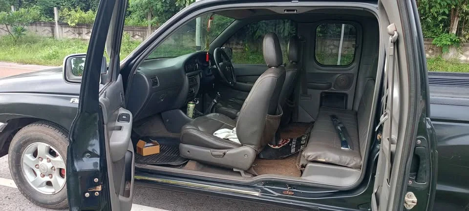 2003 Mazda 2500 Fighter V 2