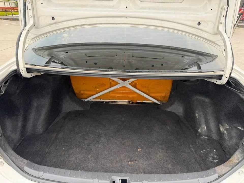 2010 Toyota Corolla Altis X (E140) 3