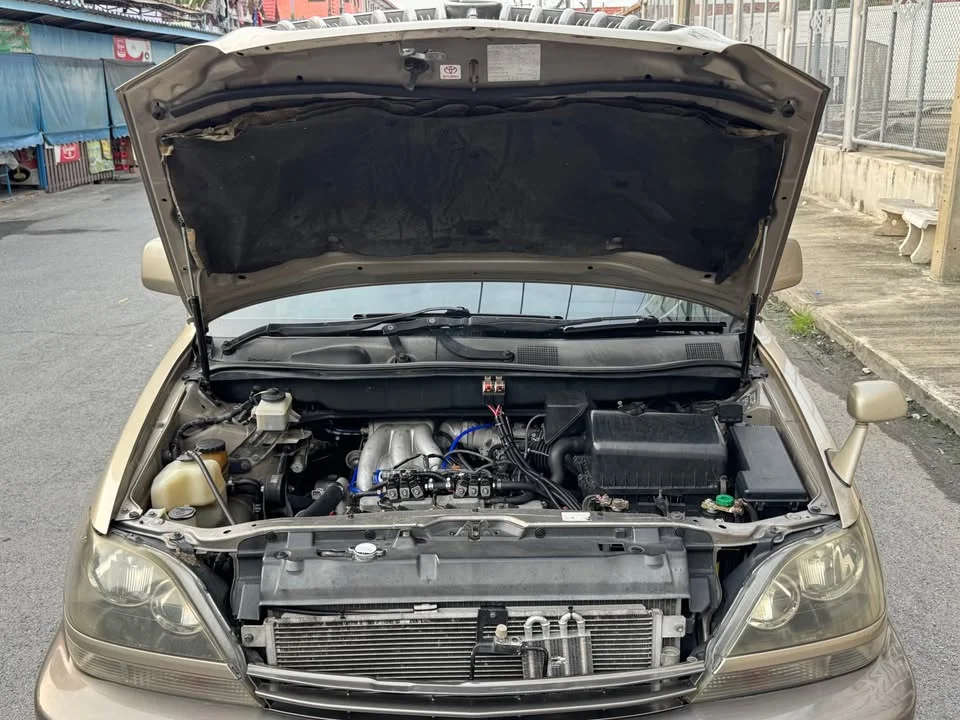 2000 Toyota Harrier I 2