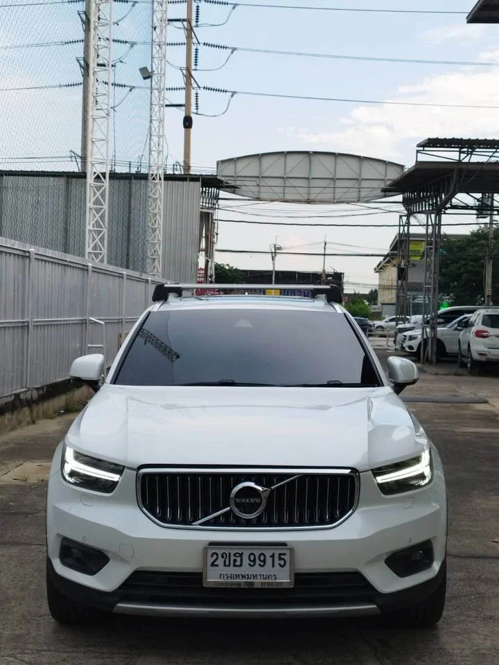 2021 Volvo XC40 2