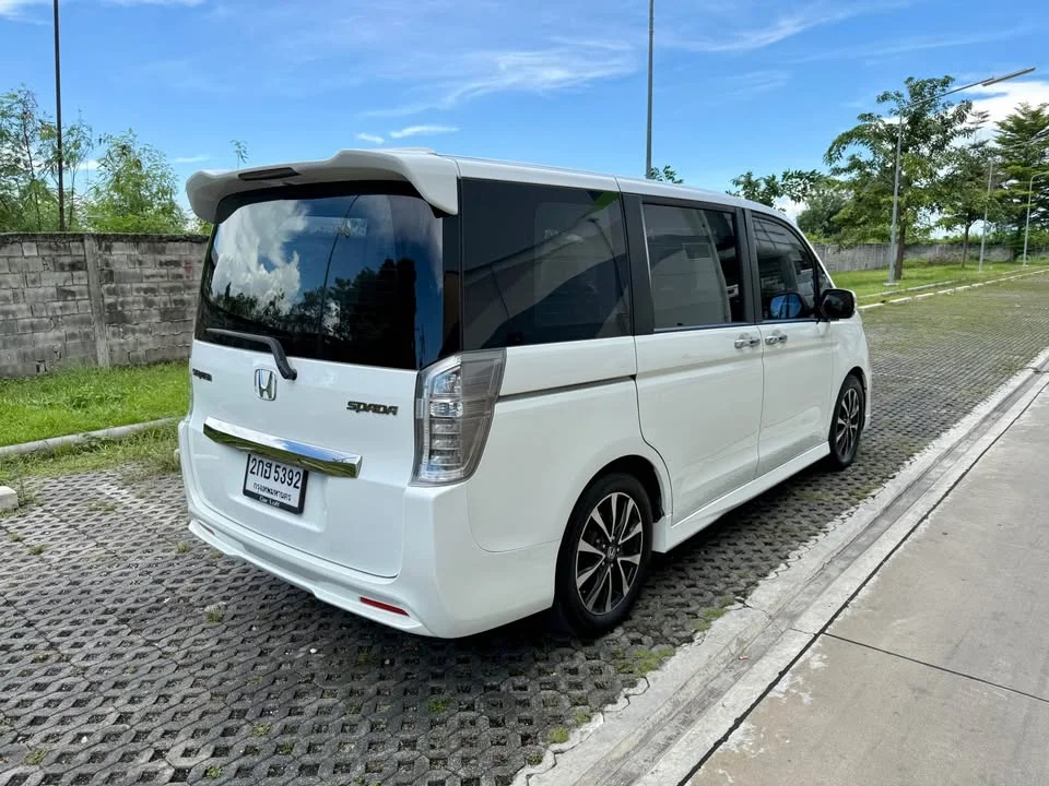 2014 Honda Stepwgn IV 3