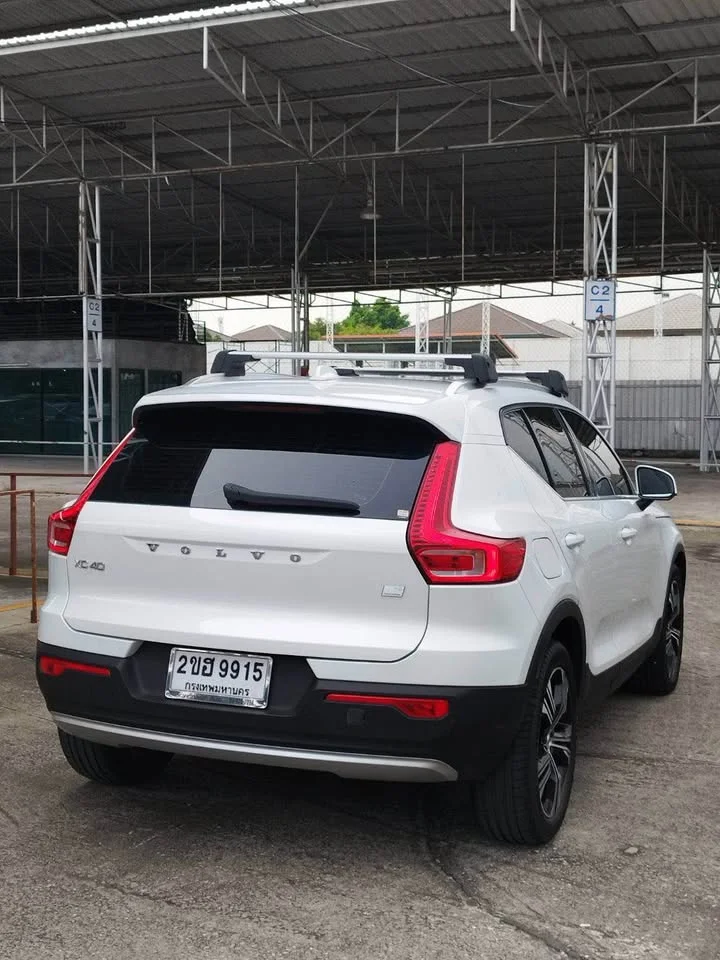 2021 Volvo XC40 3