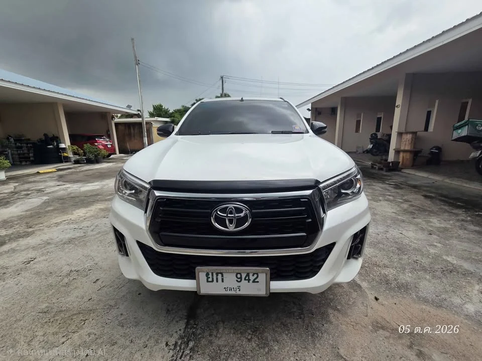 2018 Toyota Hilux VIII 2