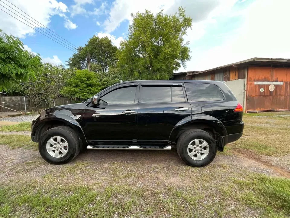2010 Mitsubishi Pajero Sport II 2