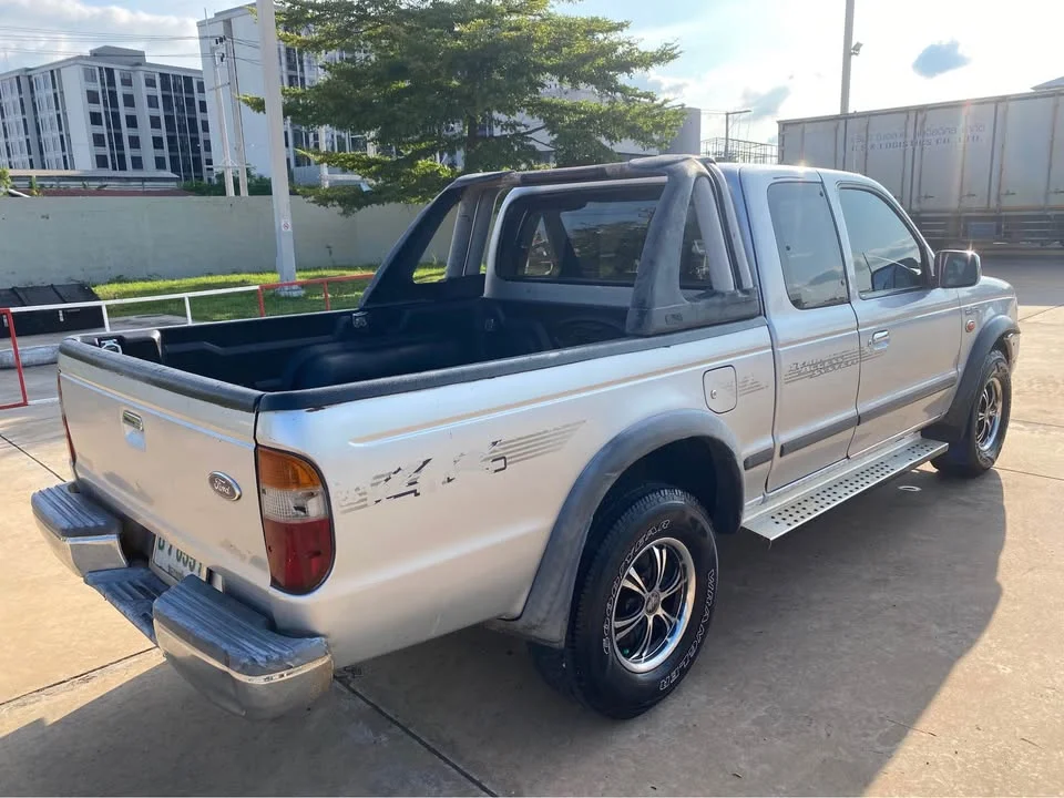 2004 Mazda 2500 Fighter V 3