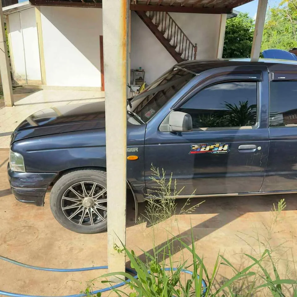 2003 Mazda 2500 Fighter V 3