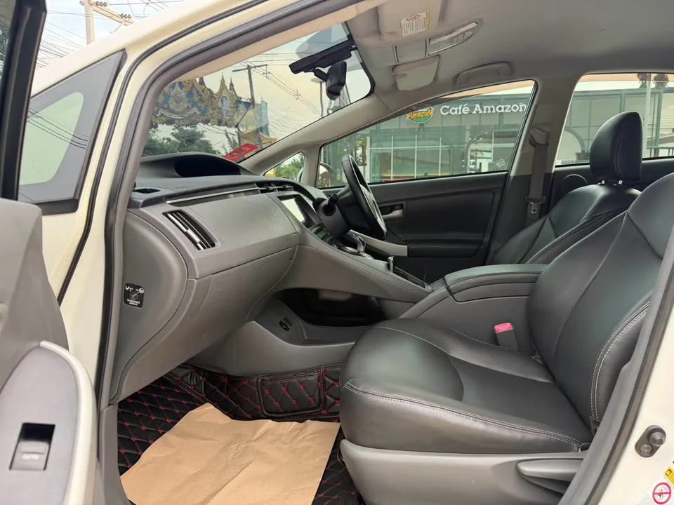2011 Toyota Prius III 3