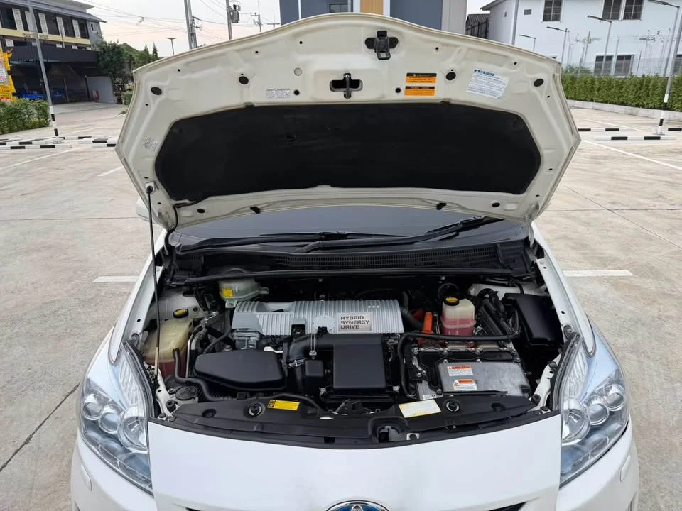 2011 Toyota Prius III 2