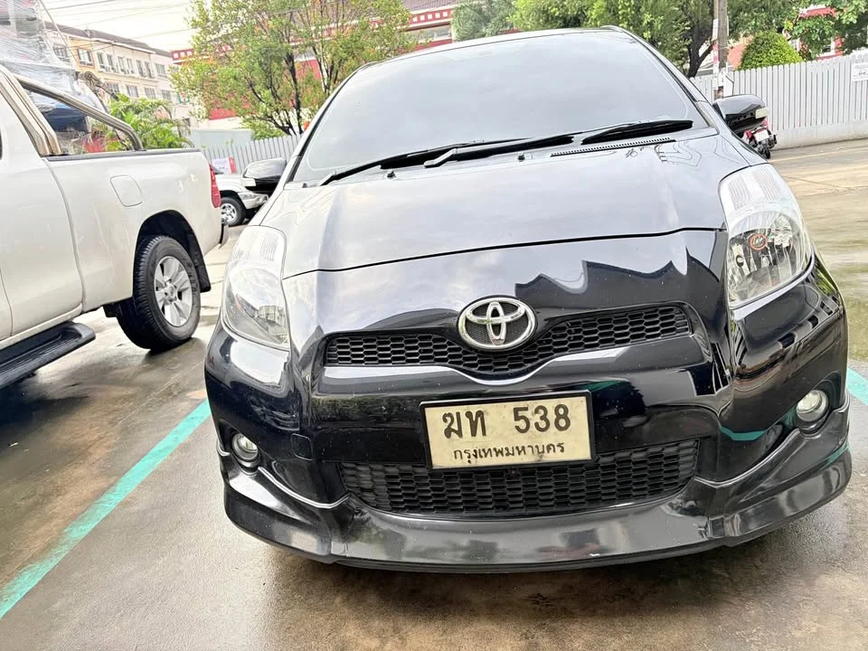 2012 Toyota Yaris II 2