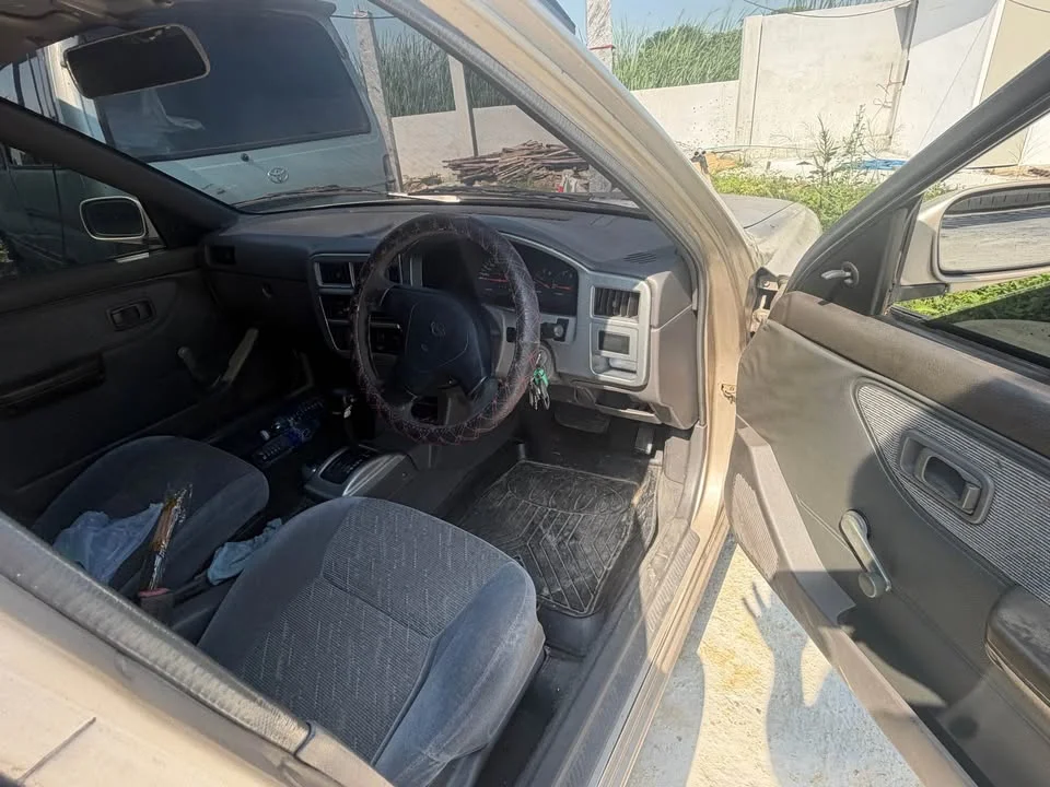 2001 Nissan NV 2