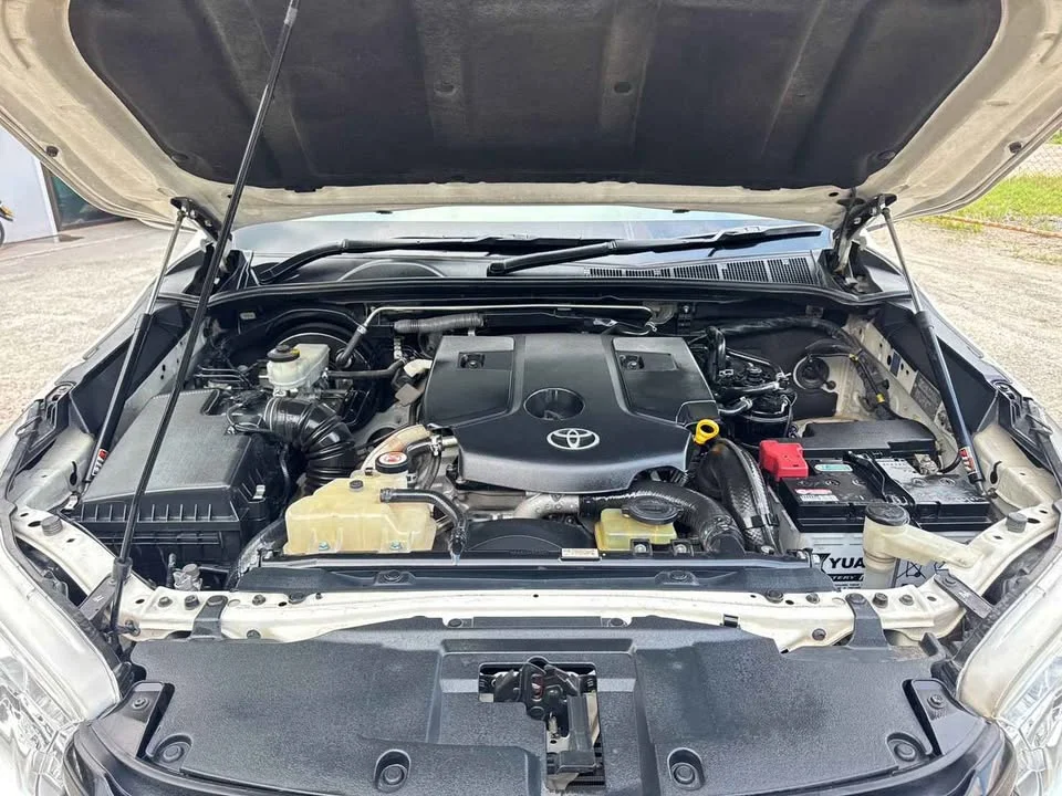 2020 Toyota Hilux VIII 2