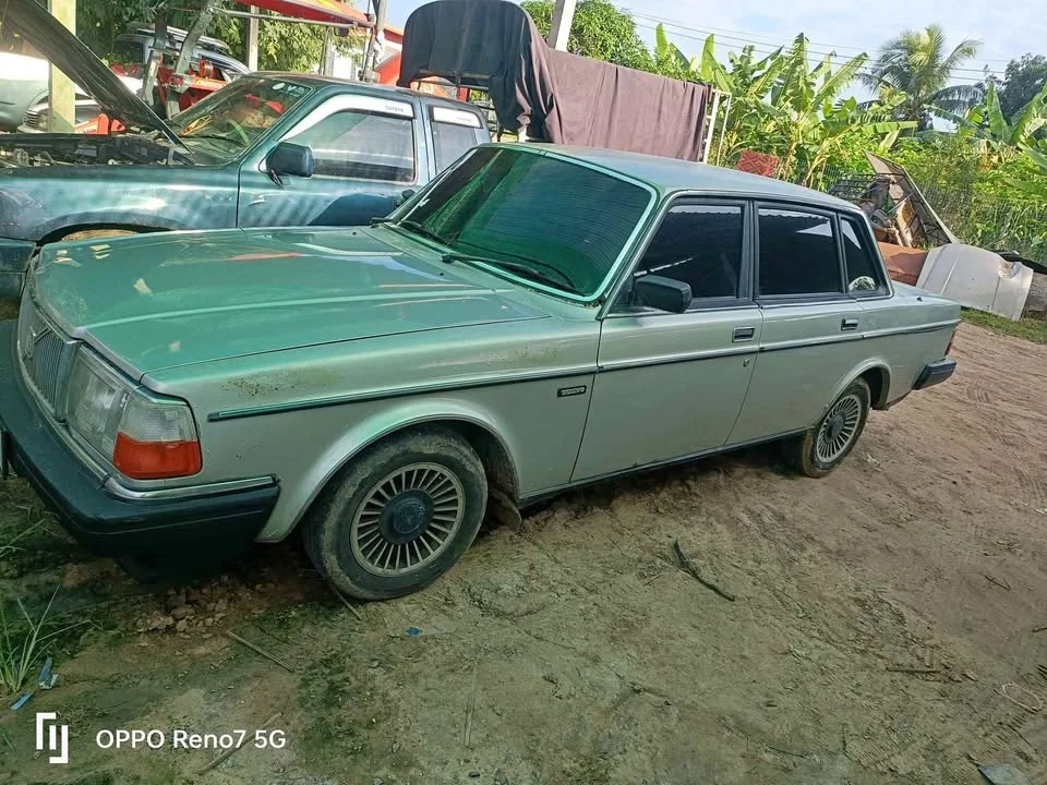 1990 Volvo 200 Series 2