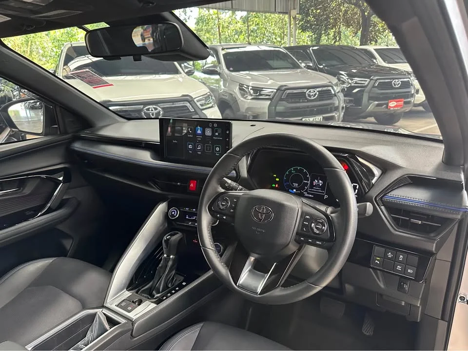 2025 Toyota Yaris Cross AC200 2