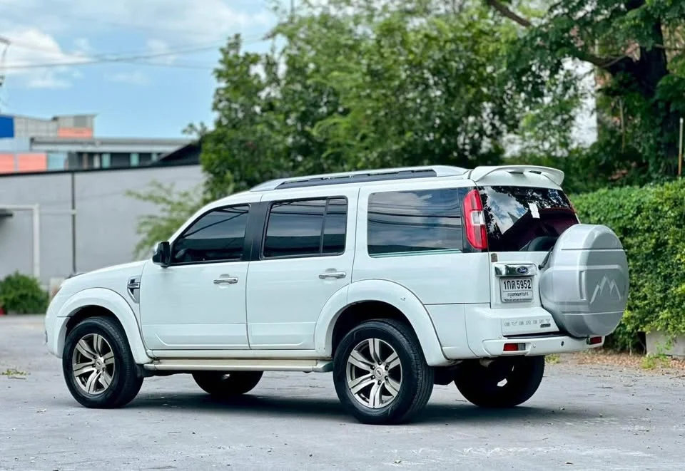 2012 Ford Everest I 3