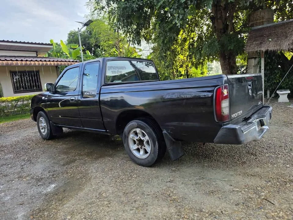 2006 Nissan Frontier I 3