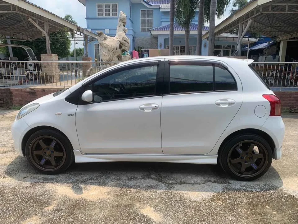2009 Toyota Yaris II 2