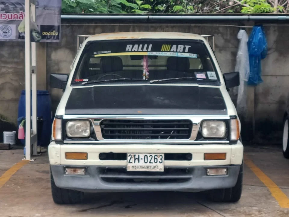 1996 Mitsubishi Triton II 3