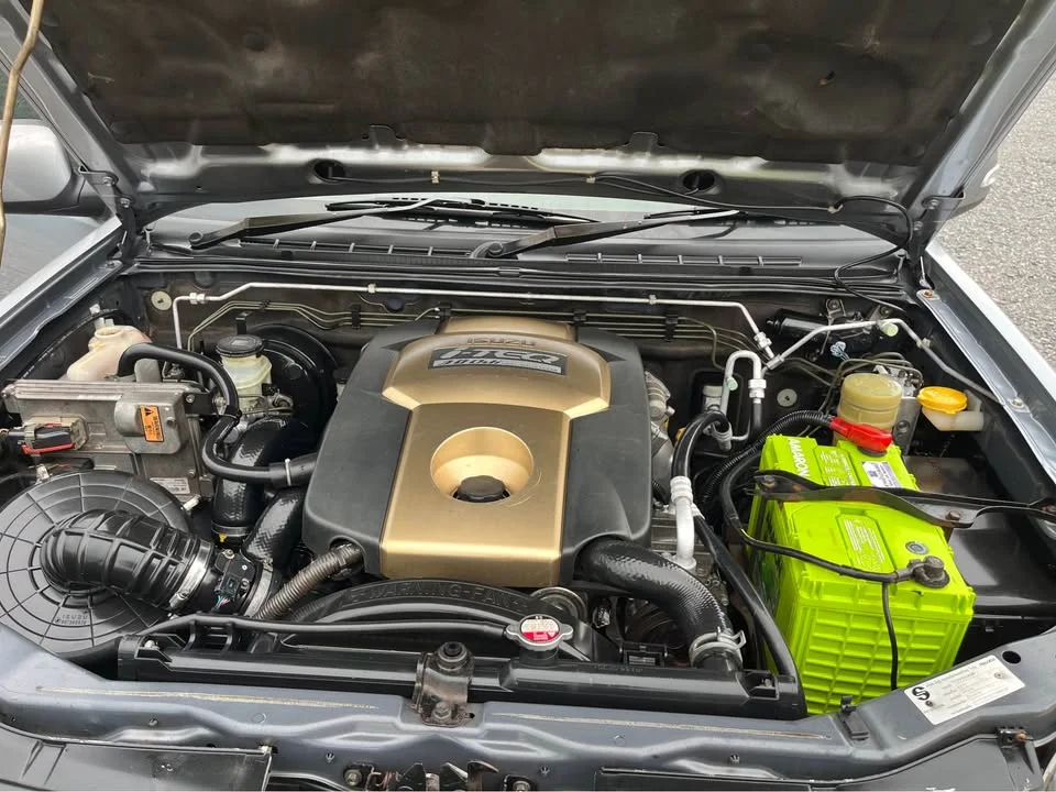 2005 Isuzu MU-7 2