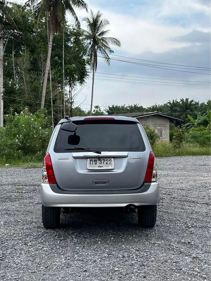 2005 Isuzu MU-7 3