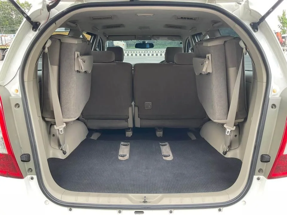 2011 Toyota Innova I 2