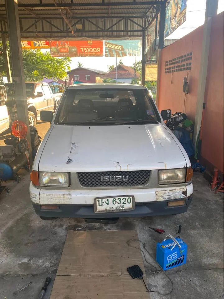 1995 Isuzu TFR III 2