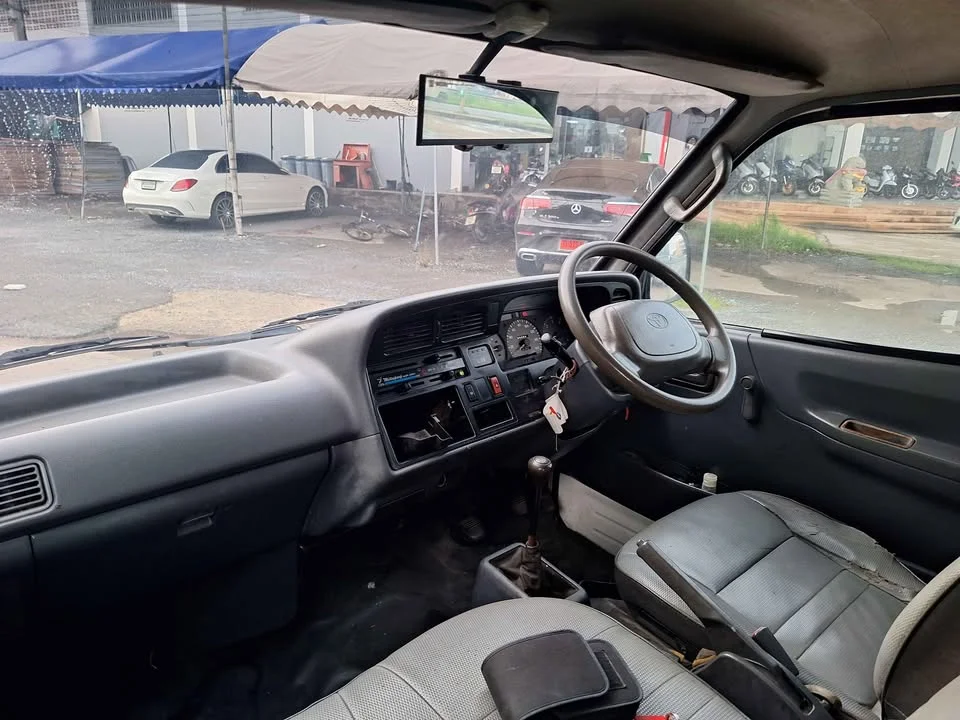 2000 Toyota Commuter IV (H100) 2