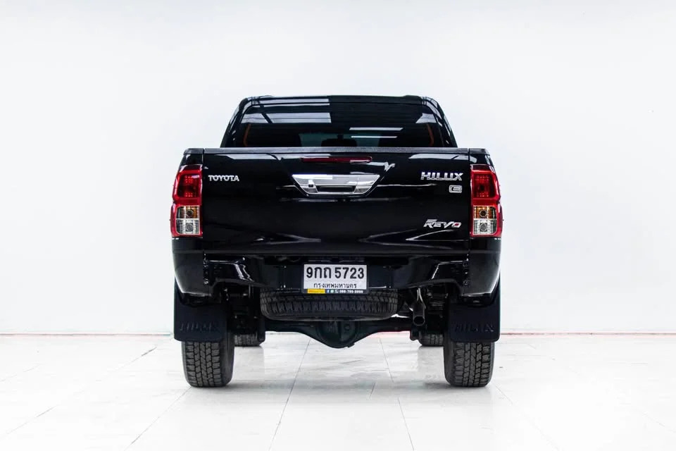 2020 Toyota Hilux VIII 2