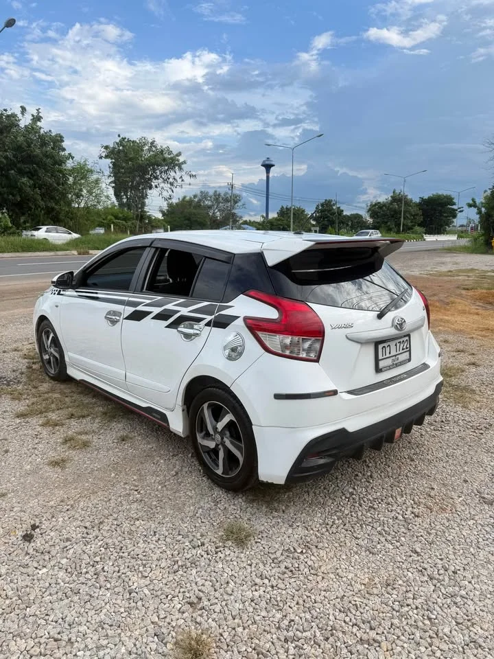 2015 Toyota Yaris III 2
