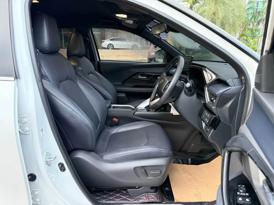 2024 Toyota Yaris Cross AC200 2