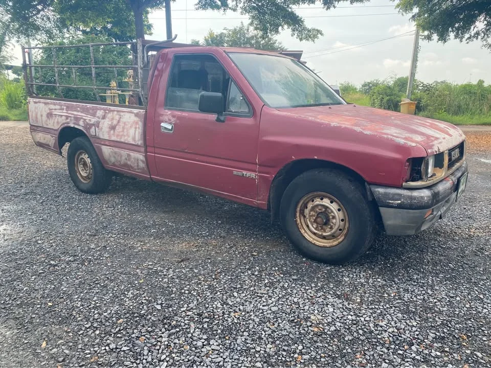 1990 Isuzu TFR III 2