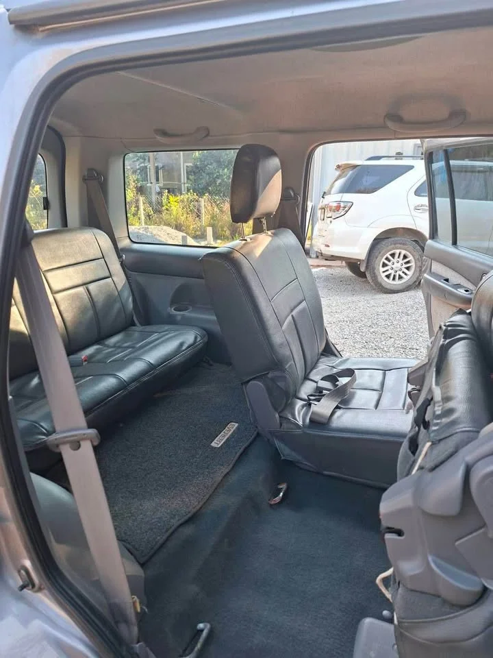 2004 Ford Everest I 3