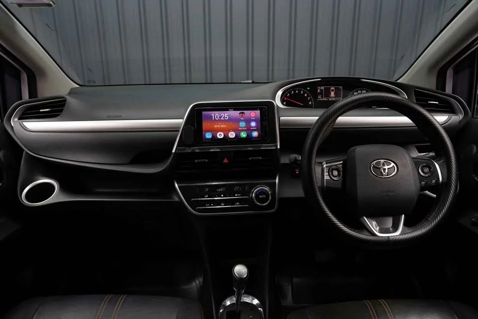 2016 Toyota Sienta II 3